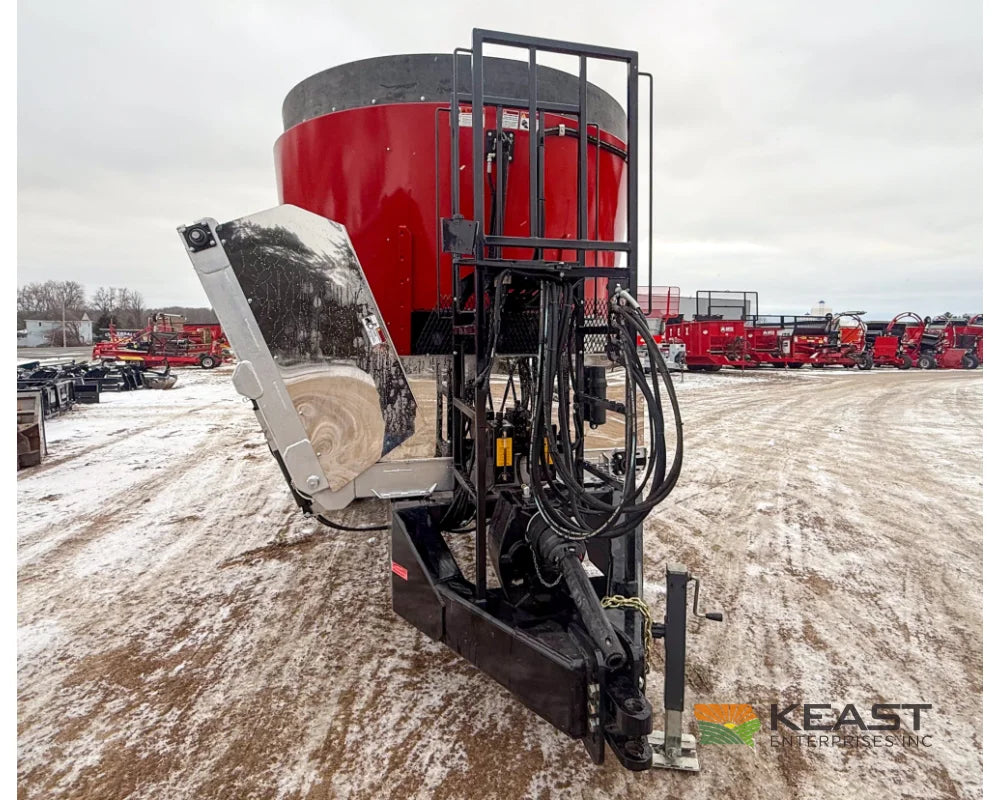 Cloverdale 1100T Feed Wagon 1100 cu ft Twin Auger 640XL Scale Feed Wagons