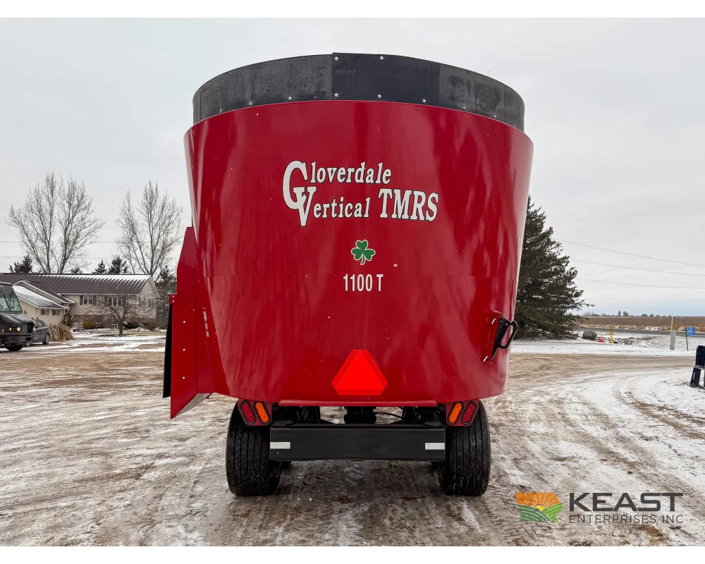 Cloverdale 1100T Feed Wagon 1100 cu ft Twin Auger 640XL Scale Feed Wagons