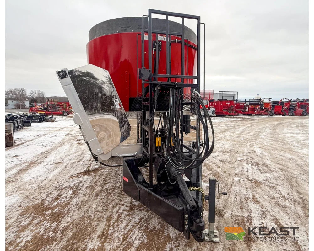 Cloverdale 1100T Feed Wagon 1100 cu ft Twin Auger 640XL Scale Feed Wagons