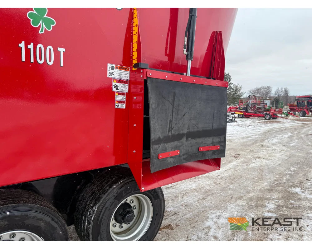 Cloverdale 1100T Feed Wagon 1100 cu ft Twin Auger 640XL Scale Feed Wagons
