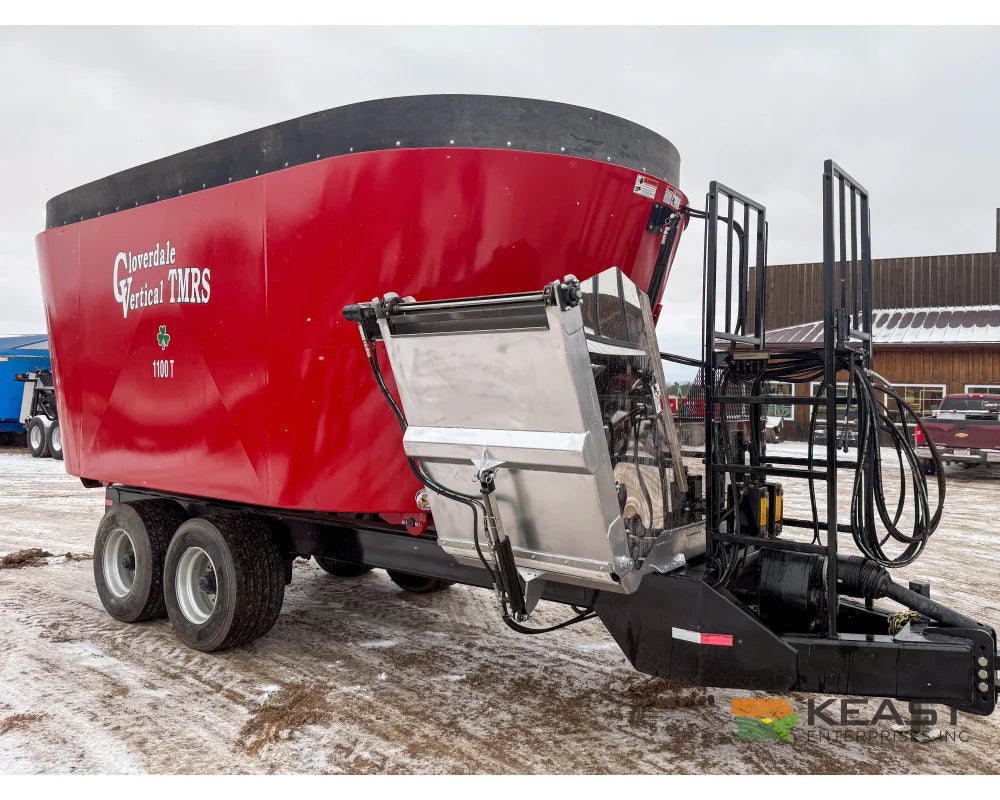 Cloverdale 1100T Feed Wagon 1100 cu ft Twin Auger 640XL Scale Feed Wagons