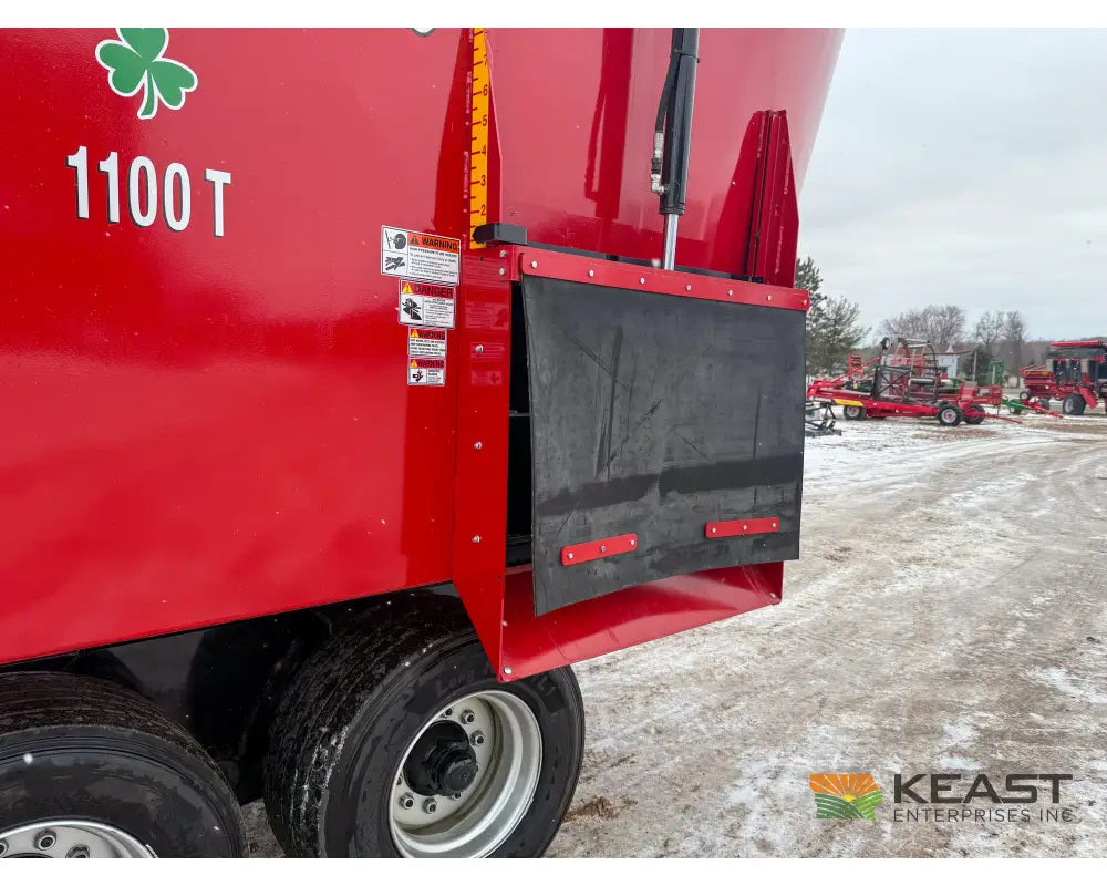 Cloverdale 1100T Feed Wagon 1100 cu ft Twin Auger 640XL Scale Feed Wagons