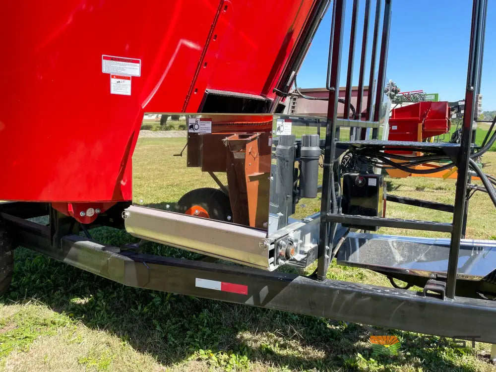 Cloverdale 420T Feed Wagon - 498 Cu Ft Capacity WeighTronix Scale Feed Wagons