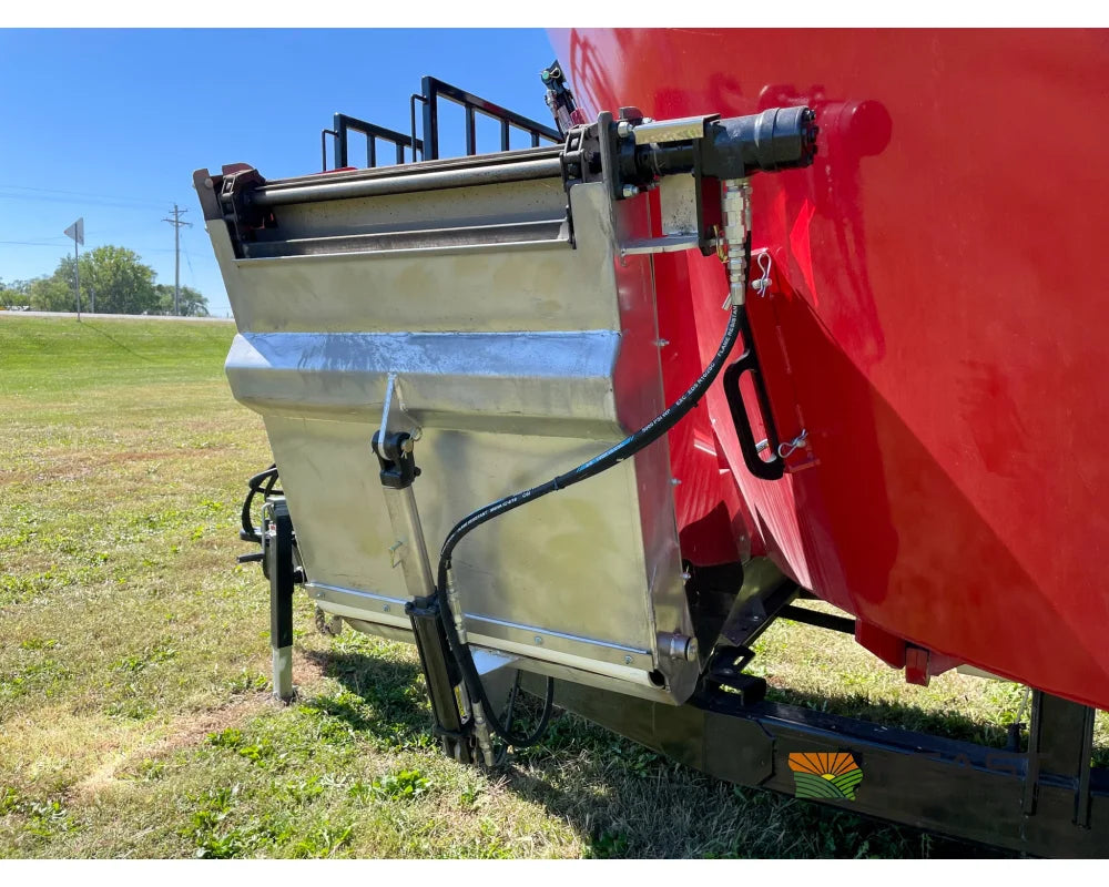 Cloverdale 420T Feed Wagon - 498 Cu Ft Capacity WeighTronix Scale Feed Wagons