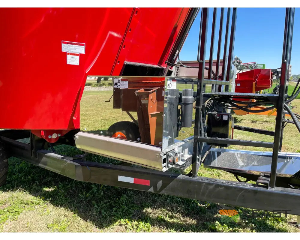Cloverdale 420T Feed Wagon - 498 Cu Ft Capacity WeighTronix Scale Feed Wagons