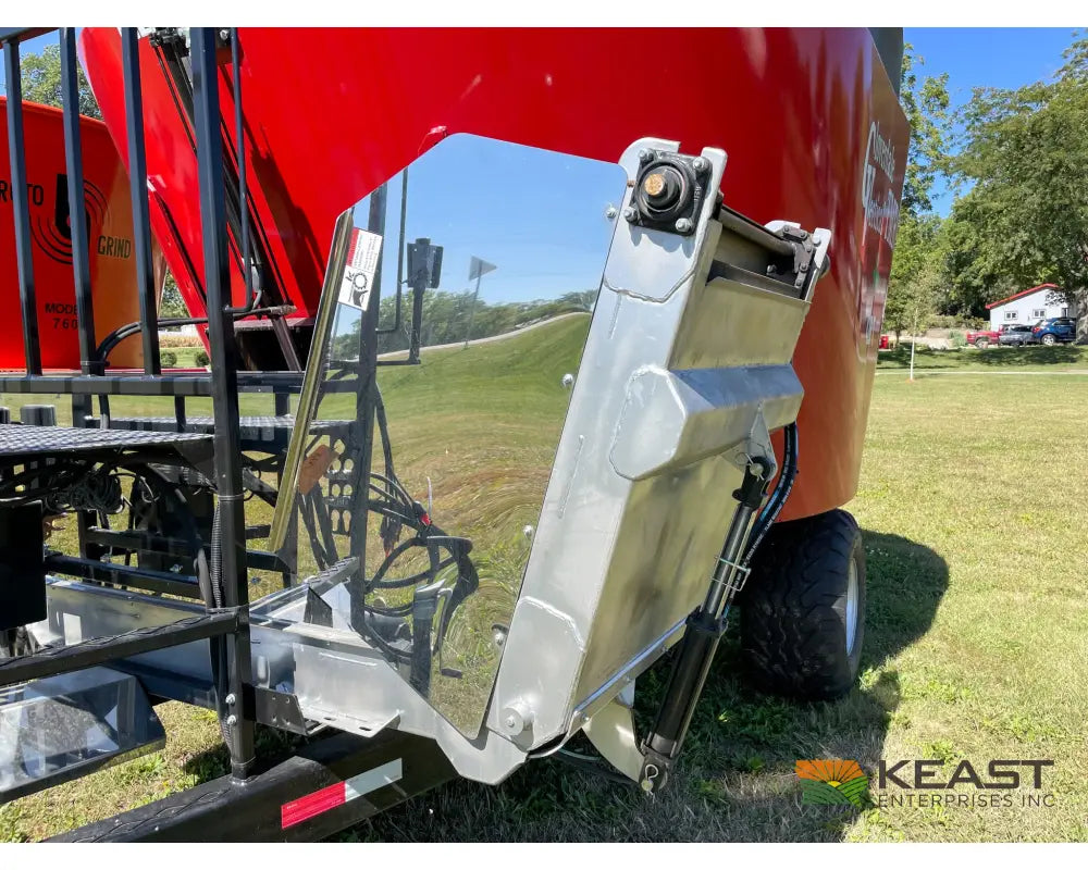 Cloverdale 420T Feed Wagon - 498 Cu Ft Capacity WeighTronix Scale Feed Wagons