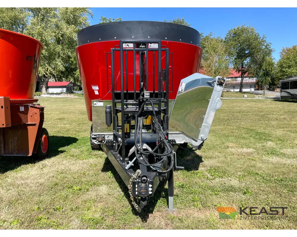 Cloverdale 420T Feed Wagon - 498 Cu Ft Capacity WeighTronix Scale Feed Wagons
