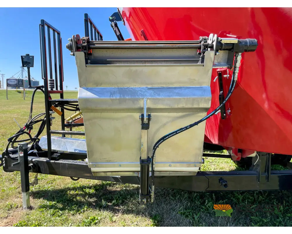 Cloverdale 420T Feed Wagon - 498 Cu Ft Capacity WeighTronix Scale Feed Wagons