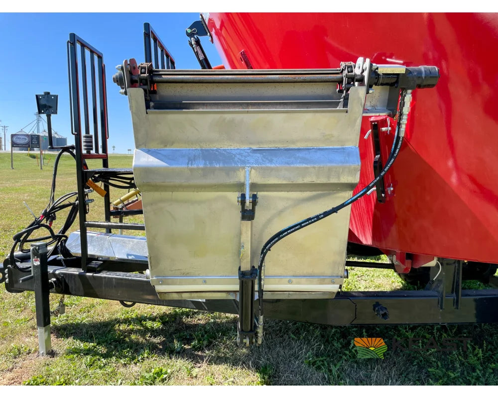 Cloverdale 420T Feed Wagon - 498 Cu Ft Capacity WeighTronix Scale Feed Wagons