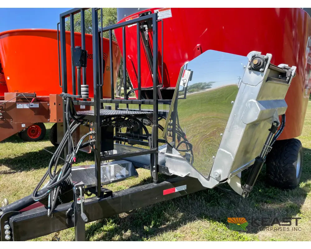 Cloverdale 420T Feed Wagon - 498 Cu Ft Capacity WeighTronix Scale Feed Wagons