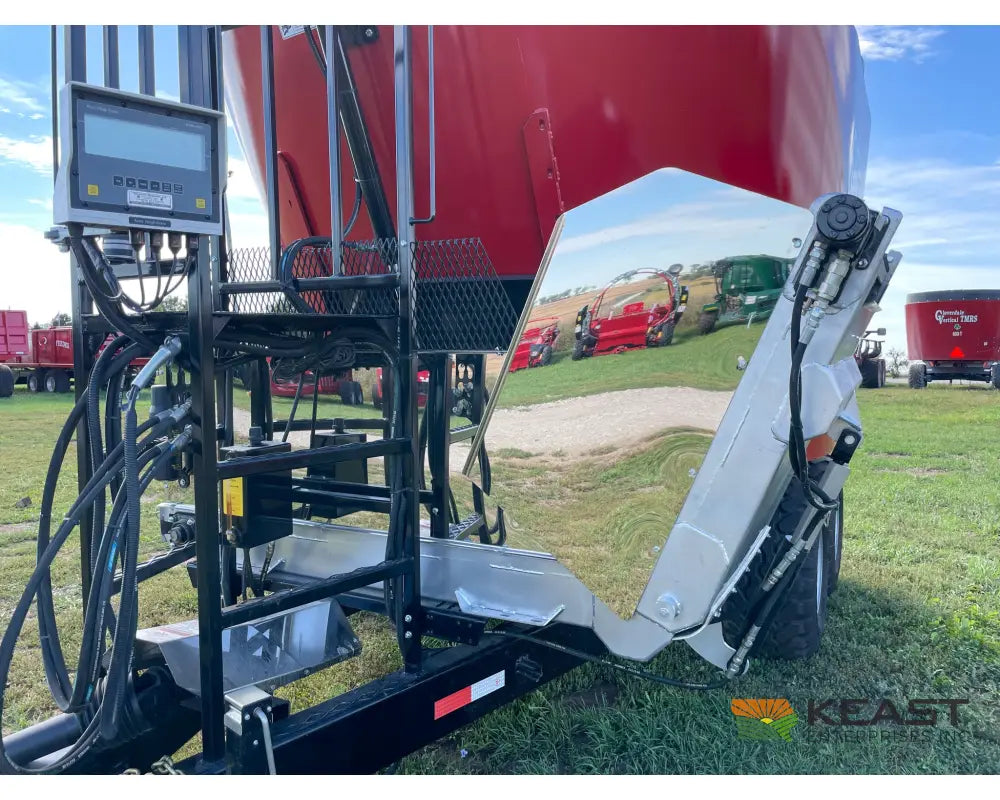 Cloverdale 500T Feed Wagon - 560 Cu Ft Capacity WeighTronix Scale Feed Wagons