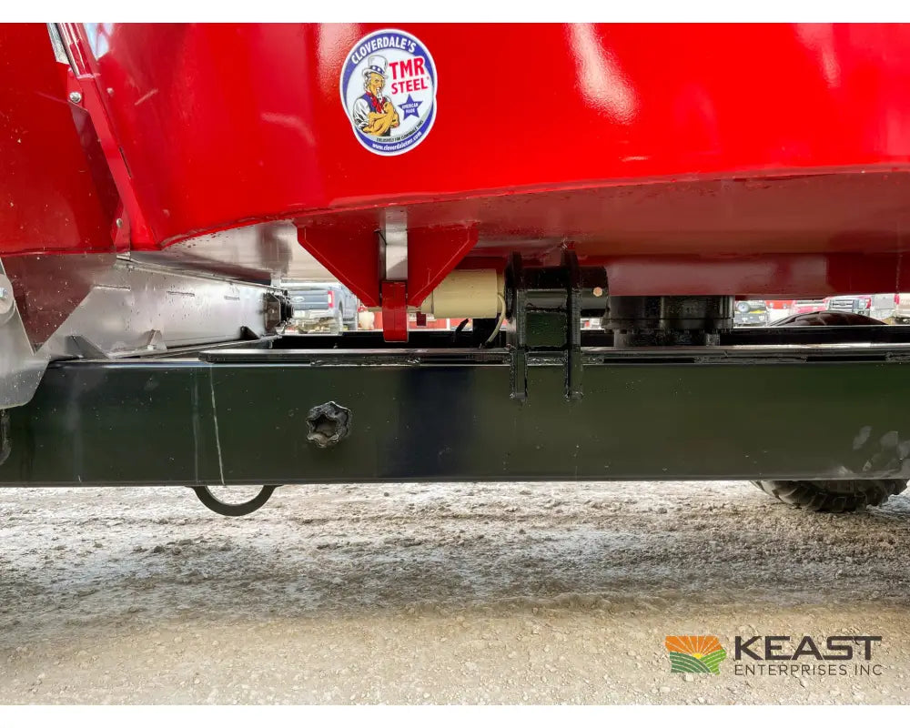 Cloverdale 650T Feed Wagon 830 Cu Ft Capacity WeighTronix Scale Feed Wagons