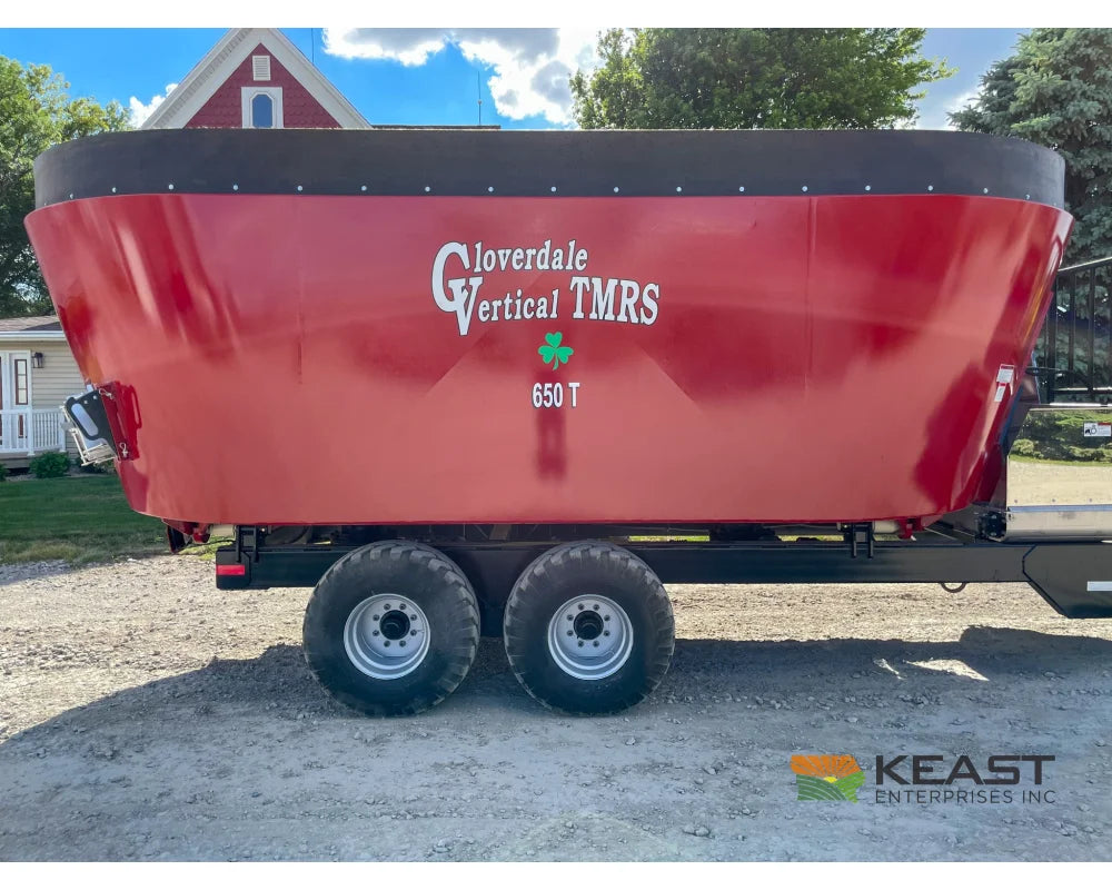 Cloverdale 650T Feed Wagon 830 Cu Ft Capacity WeighTronix Scale Feed Wagons
