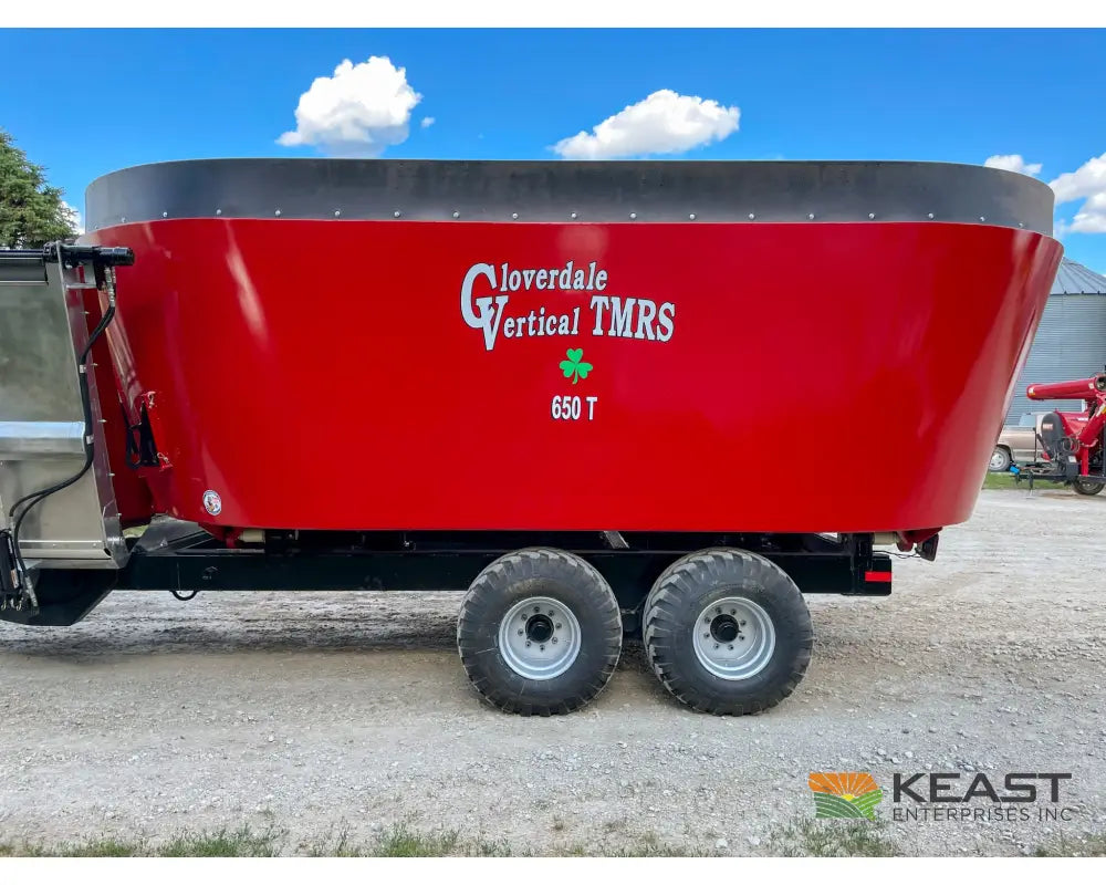 Cloverdale 650T Feed Wagon 830 Cu Ft Capacity WeighTronix Scale Feed Wagons