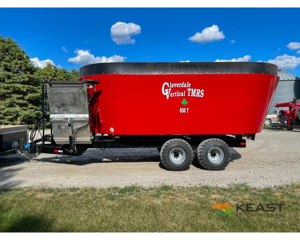 Cloverdale 650T Feed Wagon 830 Cu Ft Capacity WeighTronix Scale Feed Wagons