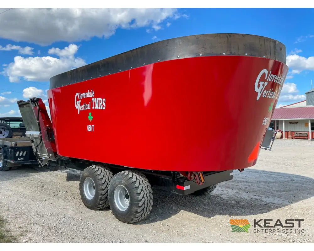 Cloverdale 650T Feed Wagon 830 Cu Ft Capacity WeighTronix Scale Feed Wagons