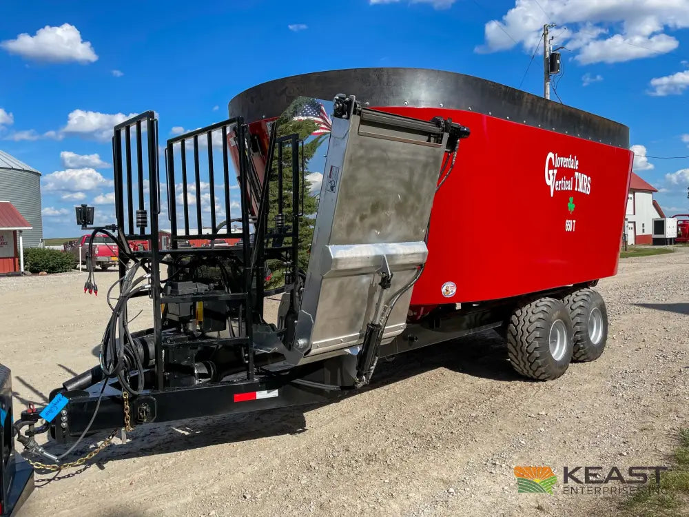Cloverdale 650T Feed Wagon 830 Cu Ft Capacity WeighTronix Scale Feed Wagons