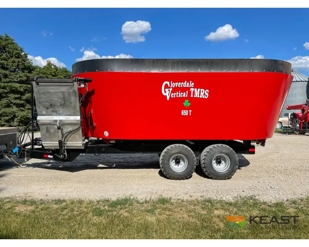 Cloverdale 650T Feed Wagon 830 Cu Ft Capacity WeighTronix Scale Feed Wagons