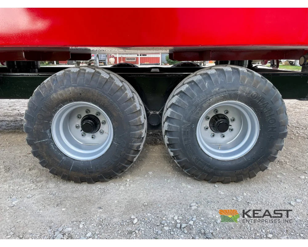 Cloverdale 650T Feed Wagon 830 Cu Ft Capacity WeighTronix Scale Feed Wagons