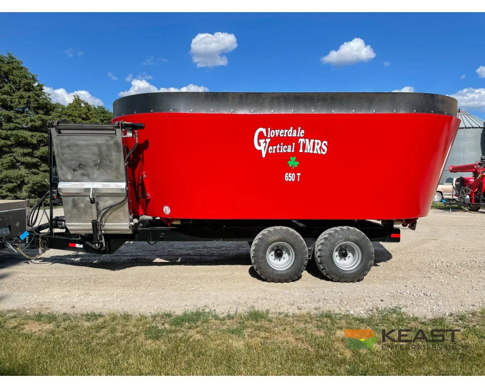 Cloverdale 650T Feed Wagon 830 Cu Ft Capacity WeighTronix Scale Feed Wagons