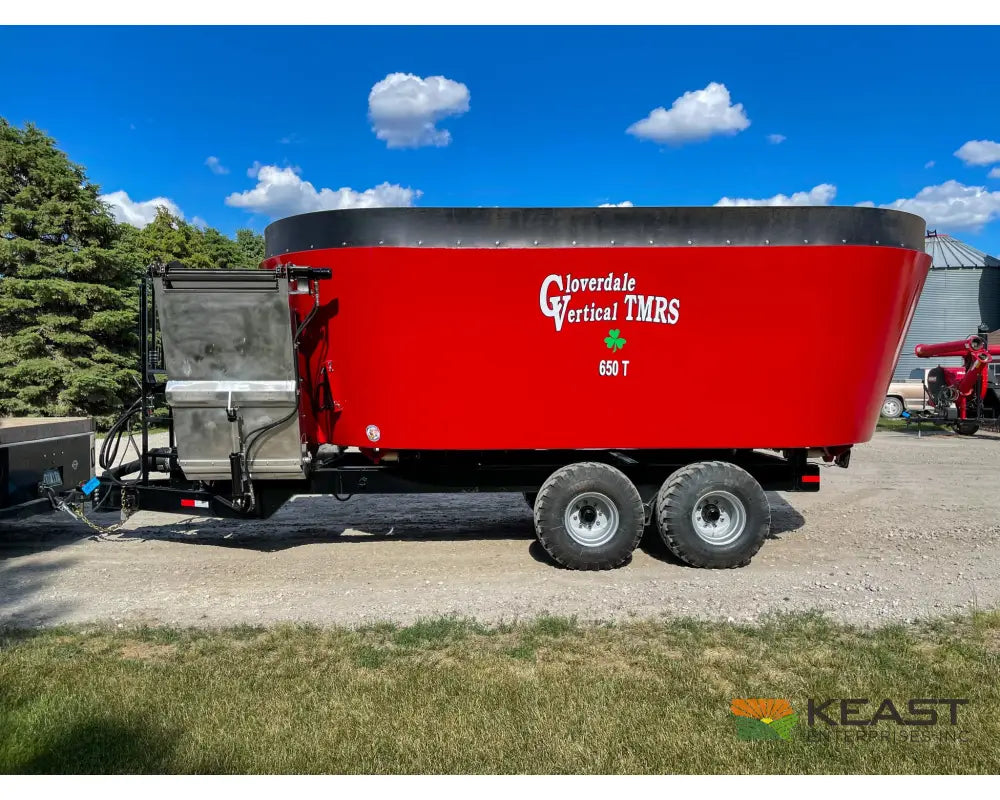 Cloverdale 650T Feed Wagon 830 Cu Ft Capacity WeighTronix Scale Feed Wagons