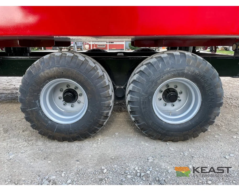 Cloverdale 650T Feed Wagon 830 Cu Ft Capacity WeighTronix Scale Feed Wagons