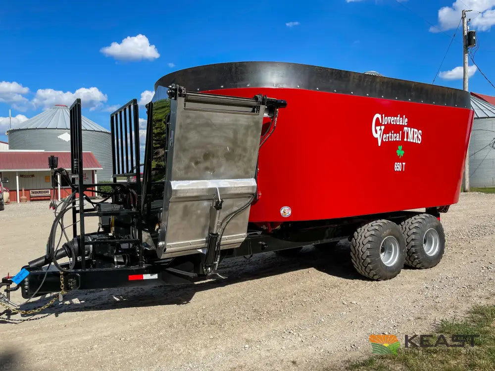 Cloverdale 650T Feed Wagon 830 Cu Ft Capacity WeighTronix Scale Feed Wagons