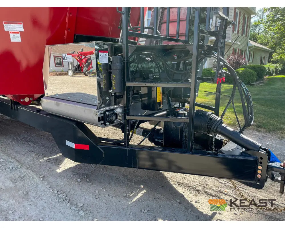 Cloverdale 650T Feed Wagon 830 Cu Ft Capacity WeighTronix Scale Feed Wagons