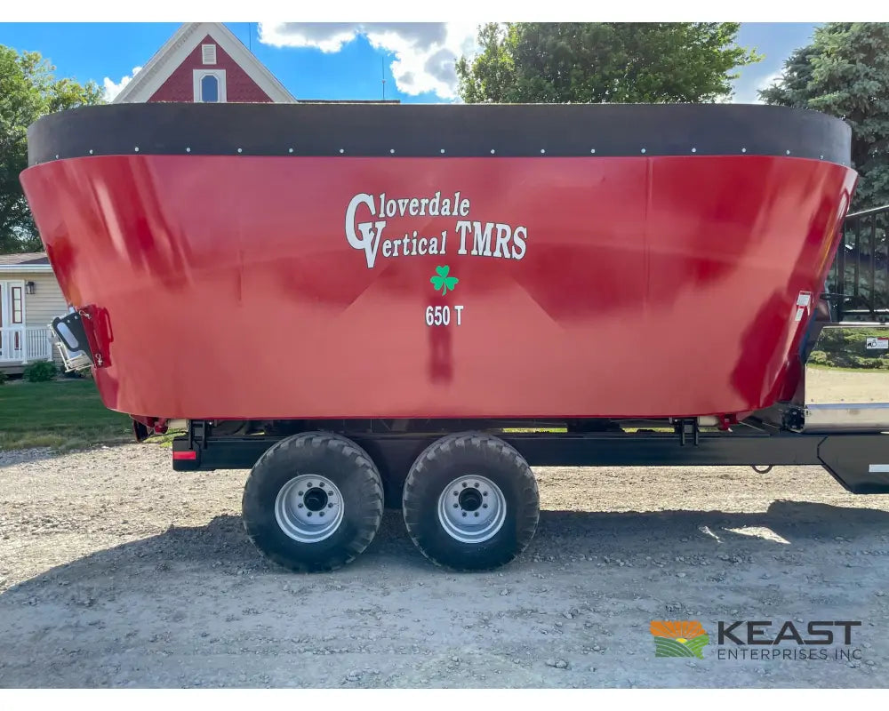 Cloverdale 650T Feed Wagon 830 Cu Ft Capacity WeighTronix Scale Feed Wagons