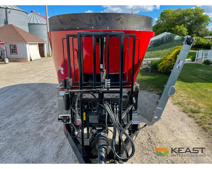 Cloverdale 650T Feed Wagon 830 Cu Ft Capacity WeighTronix Scale Feed Wagons