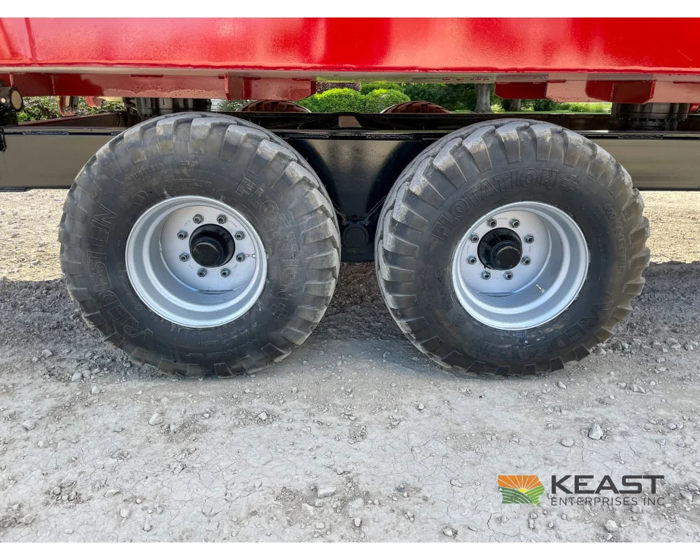 Cloverdale 650T Feed Wagon 830 Cu Ft Capacity WeighTronix Scale Feed Wagons