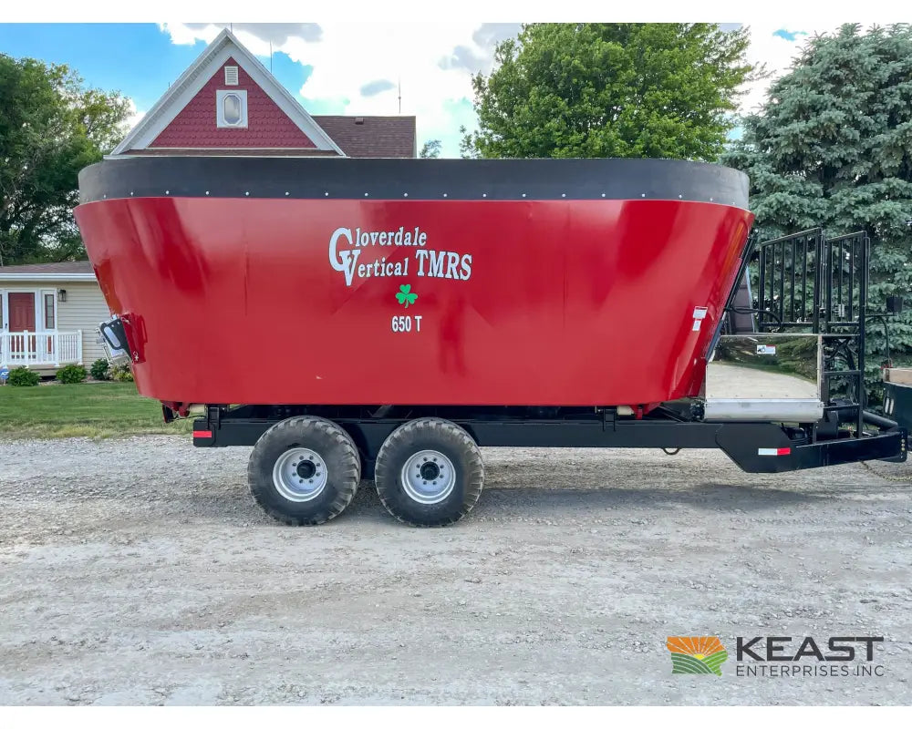 Cloverdale 650T Feed Wagon 830 Cu Ft Capacity WeighTronix Scale Feed Wagons