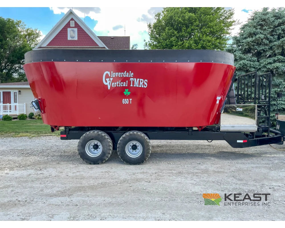 Cloverdale 650T Feed Wagon 830 Cu Ft Capacity WeighTronix Scale Feed Wagons