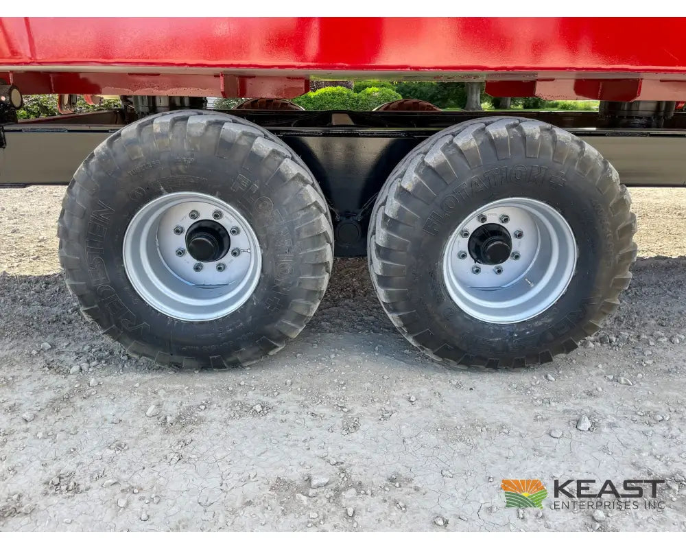 Cloverdale 650T Feed Wagon 830 Cu Ft Capacity WeighTronix Scale Feed Wagons