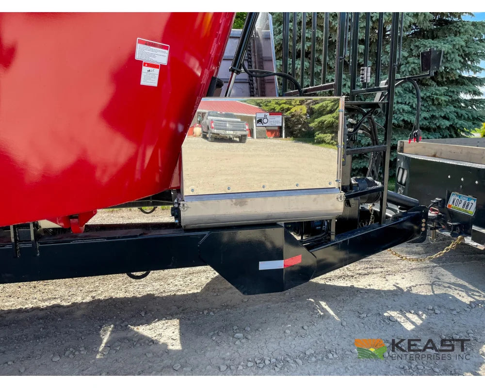 Cloverdale 650T Feed Wagon 830 Cu Ft Capacity WeighTronix Scale Feed Wagons