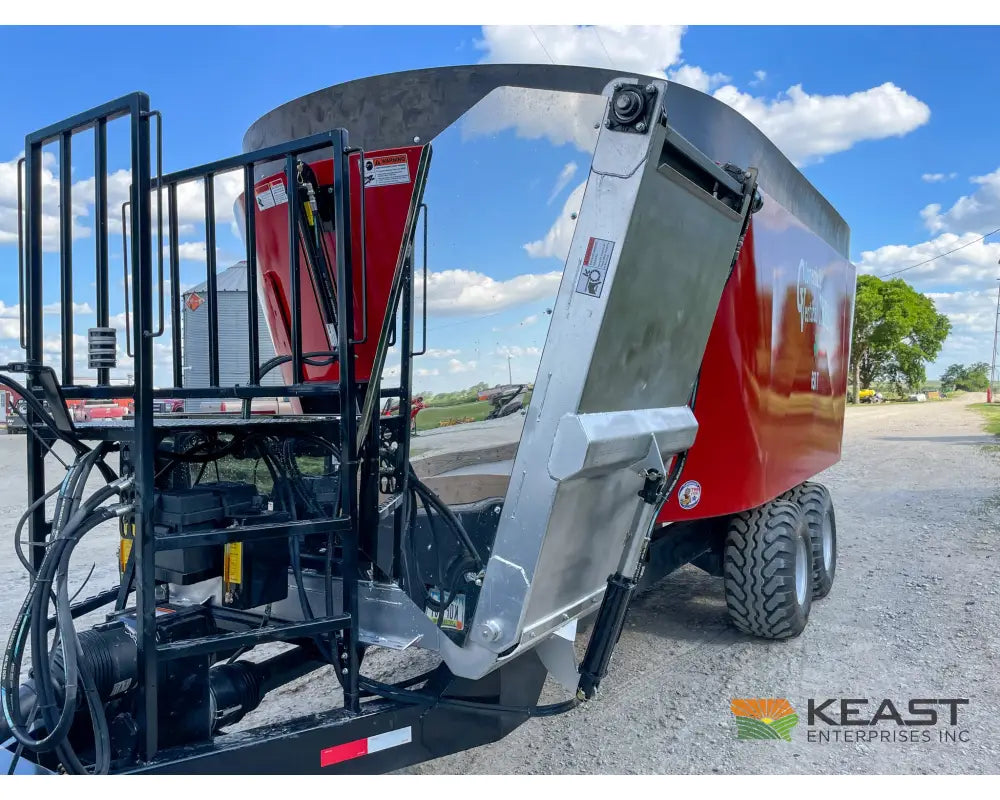 Cloverdale 650T Feed Wagon 830 Cu Ft Capacity WeighTronix Scale Feed Wagons