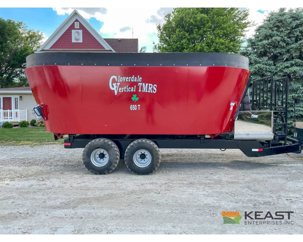 Cloverdale 650T Feed Wagon 830 Cu Ft Capacity WeighTronix Scale Feed Wagons