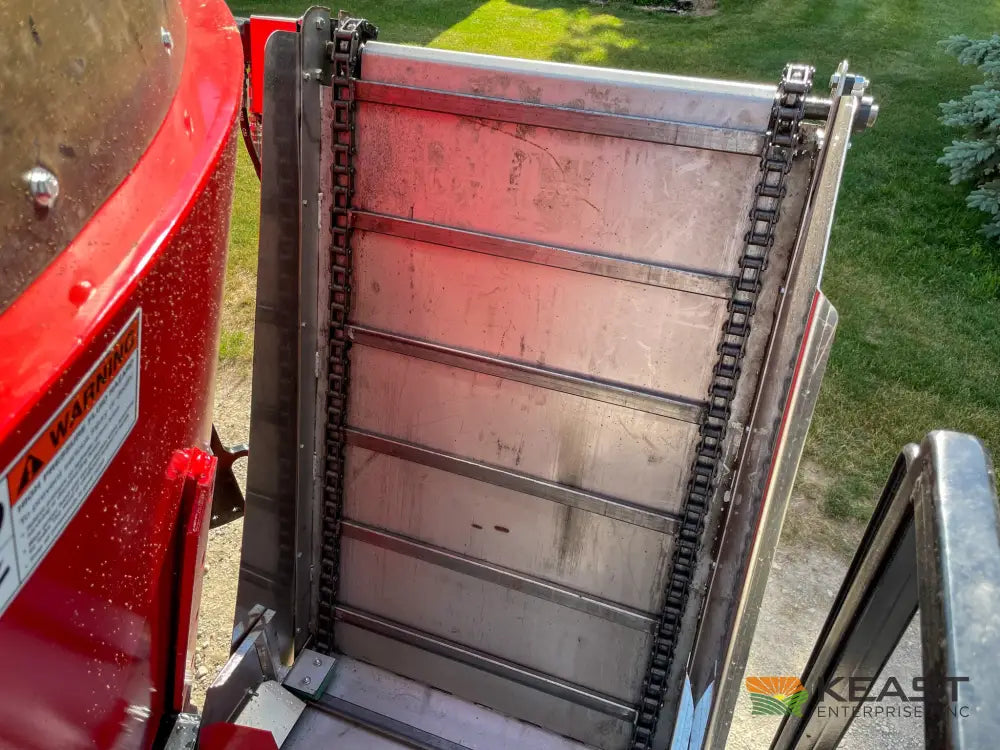 Cloverdale 650T Feed Wagon 830 Cu Ft Capacity WeighTronix Scale Feed Wagons