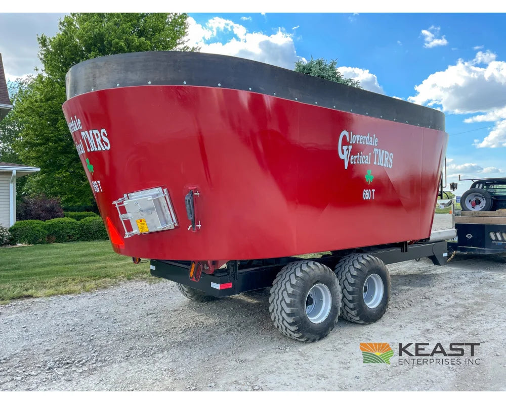 Cloverdale 650T Feed Wagon 830 Cu Ft Capacity WeighTronix Scale Feed Wagons