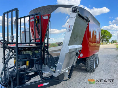 Cloverdale 650T Feed Wagon 830 Cu Ft Capacity WeighTronix Scale Feed Wagons