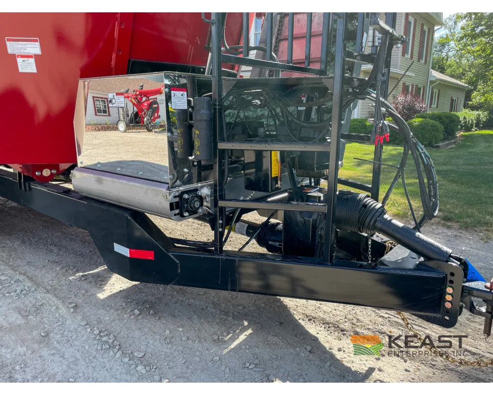 Cloverdale 650T Feed Wagon 830 Cu Ft Capacity WeighTronix Scale Feed Wagons