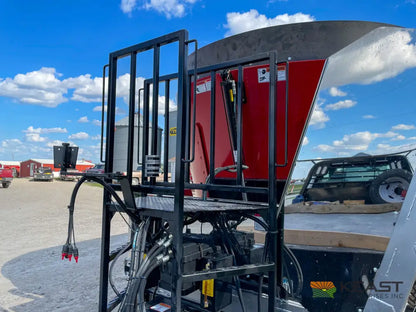 Cloverdale 650T Feed Wagon 830 Cu Ft Capacity WeighTronix Scale Feed Wagons