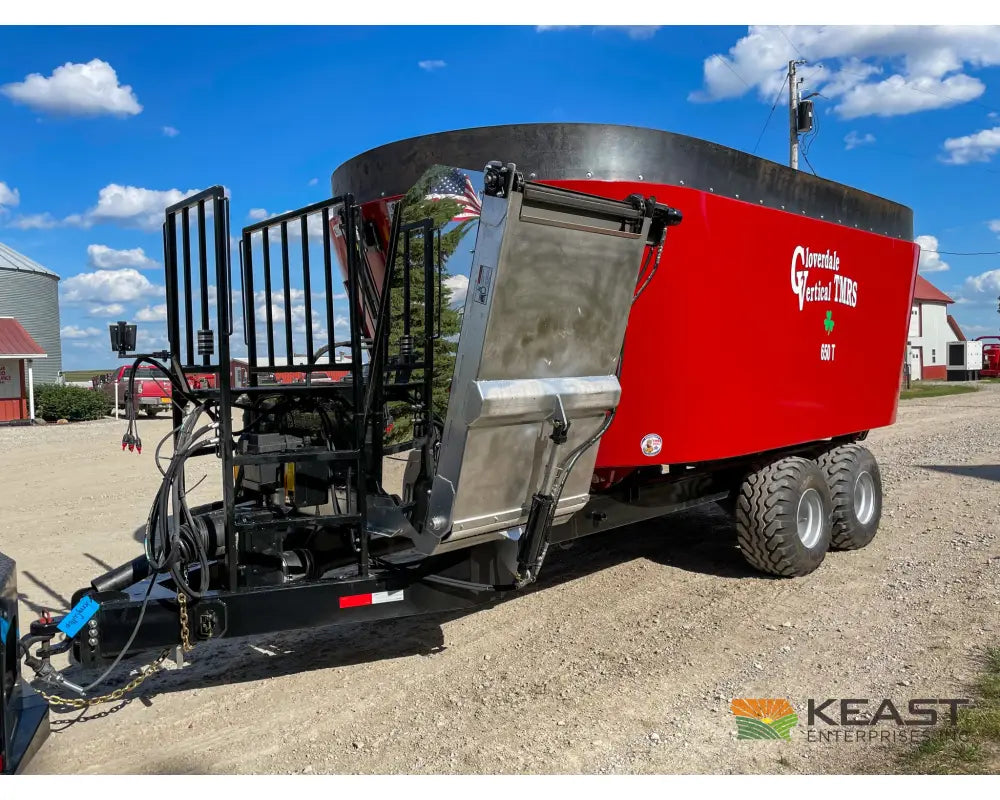 Cloverdale 650T Feed Wagon 830 Cu Ft Capacity WeighTronix Scale Feed Wagons