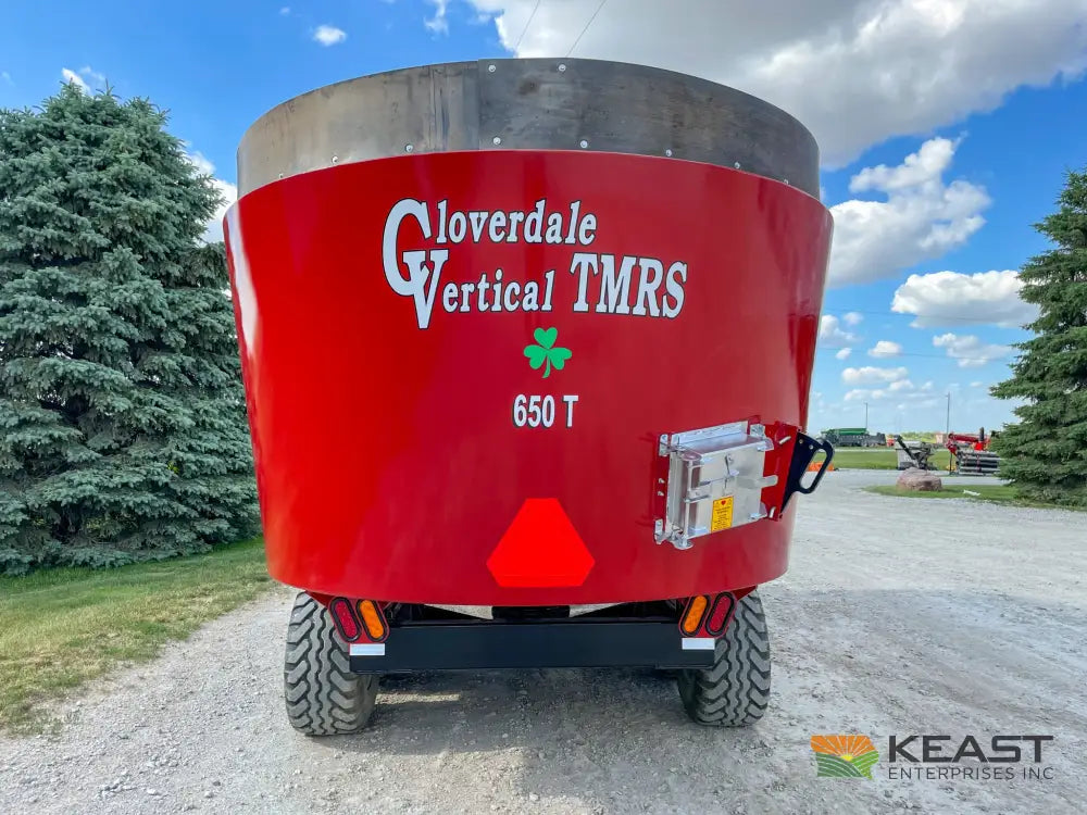Cloverdale 650T Feed Wagon 830 Cu Ft Capacity WeighTronix Scale Feed Wagons