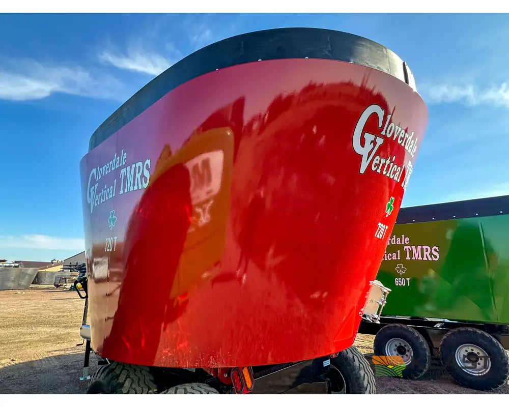 Cloverdale 720T Feed Wagon 720 cu ft Single Auger 640XL Scale Feed Wagons