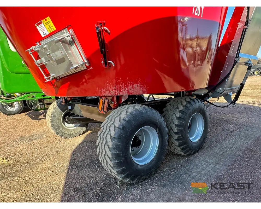 Cloverdale 720T Feed Wagon 720 cu ft Single Auger 640XL Scale Feed Wagons