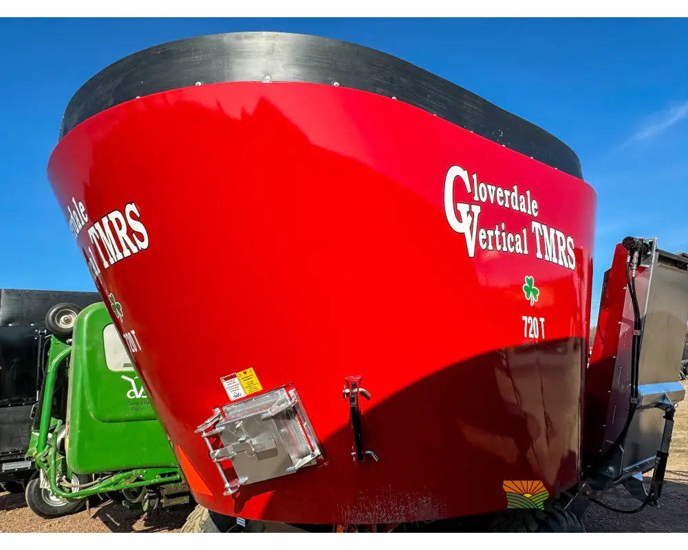 Cloverdale 720T Feed Wagon 720 cu ft Single Auger 640XL Scale Feed Wagons