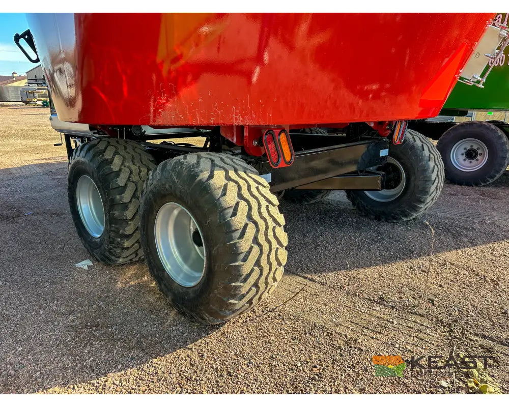 Cloverdale 720T Feed Wagon 720 cu ft Single Auger 640XL Scale Feed Wagons