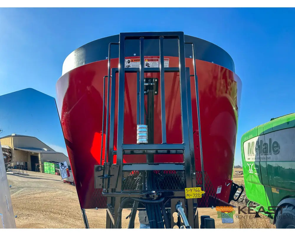 Cloverdale 720T Feed Wagon 720 cu ft Single Auger 640XL Scale Feed Wagons