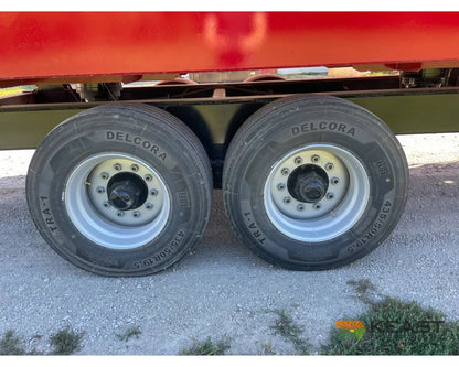 Cloverdale 900T Feed Wagon 900 cu ft Twin Auger 640XL Scale Feed Wagons